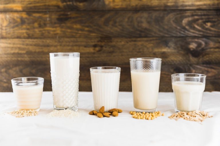 5款常見的植物奶：豆漿、米漿、多穀奶、燕麥奶、杏仁茶營養比較