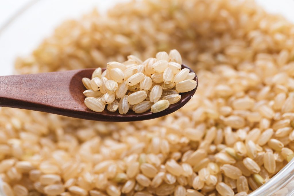 精緻澱粉營養流失，每日三分之一主食應攝取全穀​